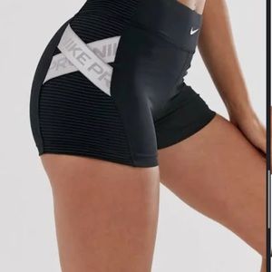 Has a rip on one side but can easily be sewed together